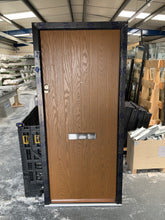 Load image into Gallery viewer, CD153 - Golden Oak "Stapleford" Composite Door 915mm X 2025mm - UPVC Warehouse